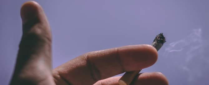 What are the risks of using nicotine pouches?