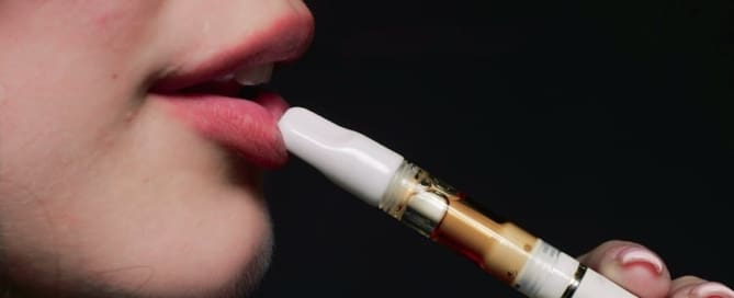 What are the differences between vaping and nicotine pouches?